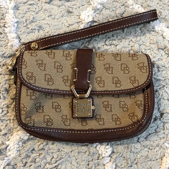 Dooney & Bourke Handbags - DOONEY & BOURKE Wristlet